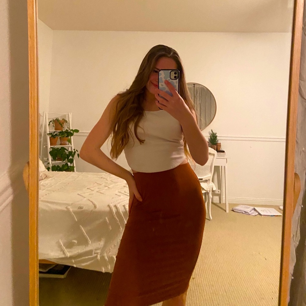 VERY cute burnt orange pencil skirt!